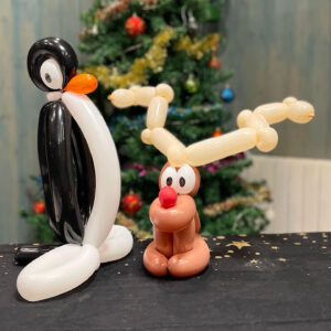 Sculpture sur ballons pingouin manchot reine