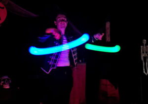spectacle de clown et de magie pour Halloween Numéro lumière LED