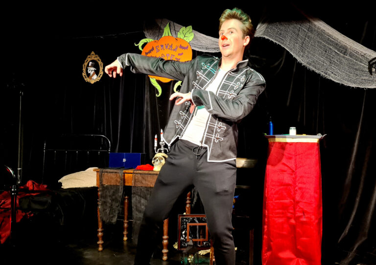 spectacle de clown et de magie pour Halloween